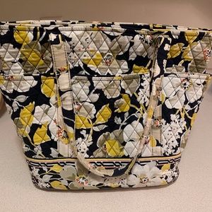 Vera Bradley zipped Tote